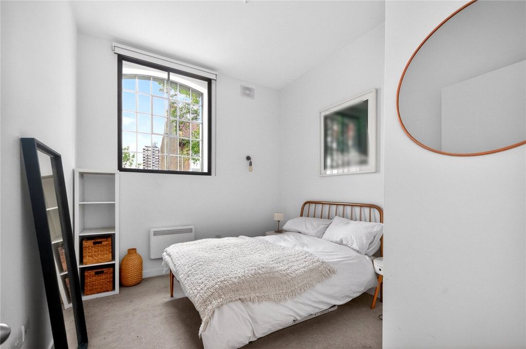 Property photo 3 of 21 Bedroom