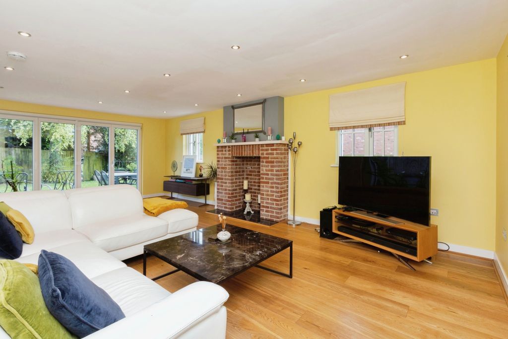 Property photo 3 of 17 Photography