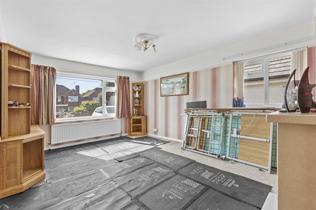 Property photo 3 of 14 Cressex Road-2.Jpg