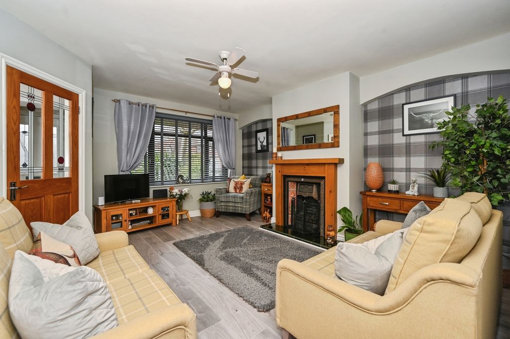 Property photo 3 of 20 Living Room