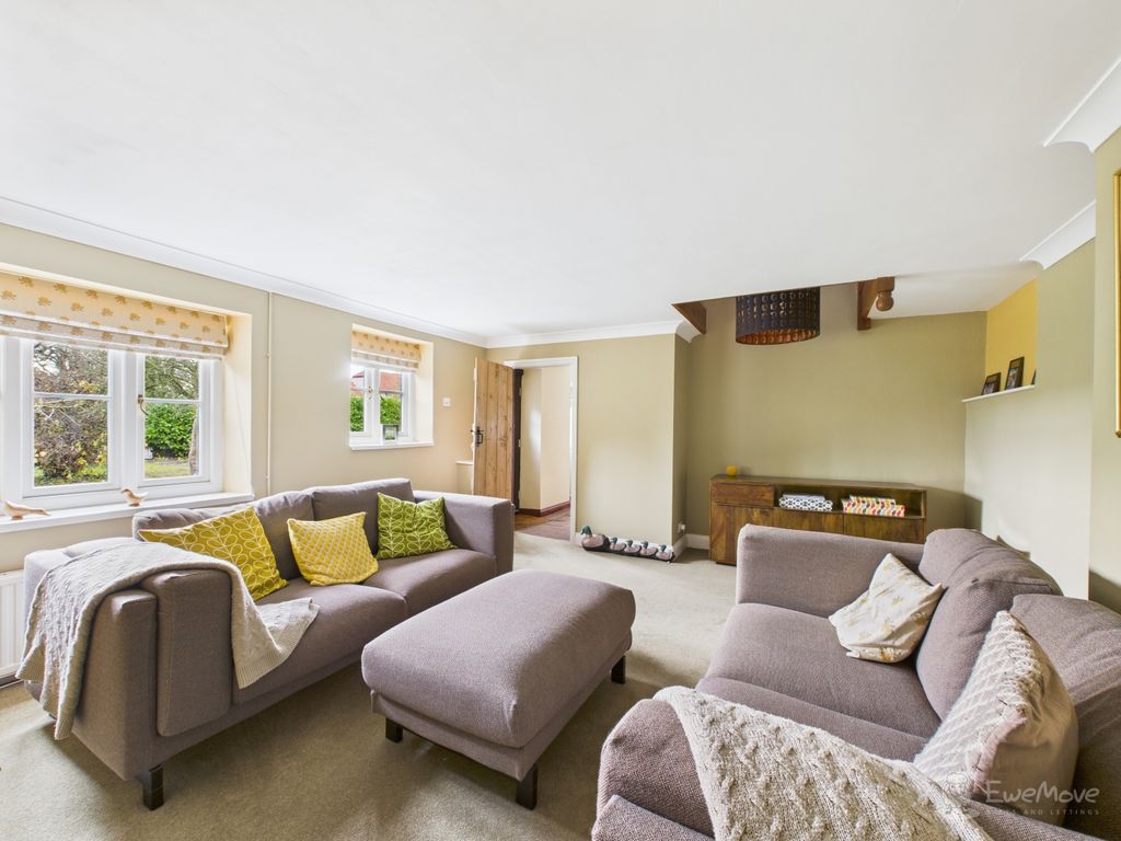 Property photo 3 of 22 Living Room- Mark Stephens Ewemove Newmarket And S