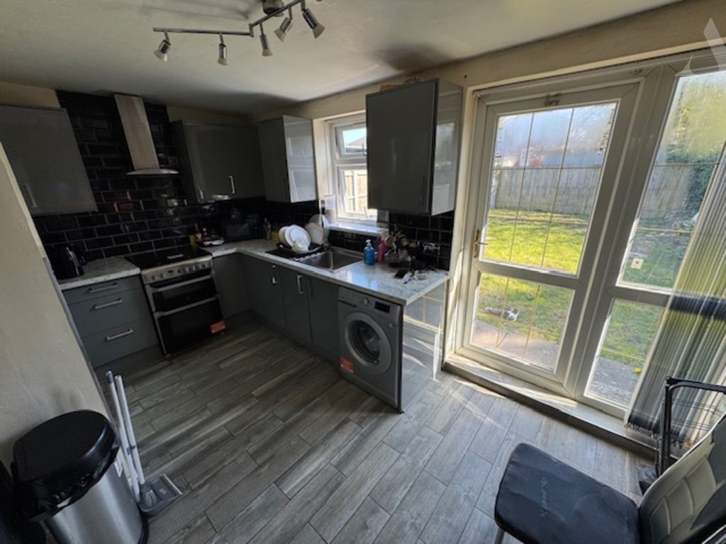 Property photo 3 of 10 91 Harts Road Kitchen
