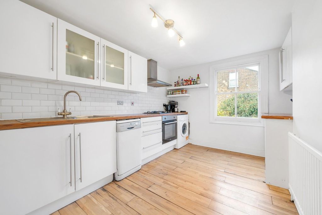 Property photo 3 of 9 Kitchen.Jpg