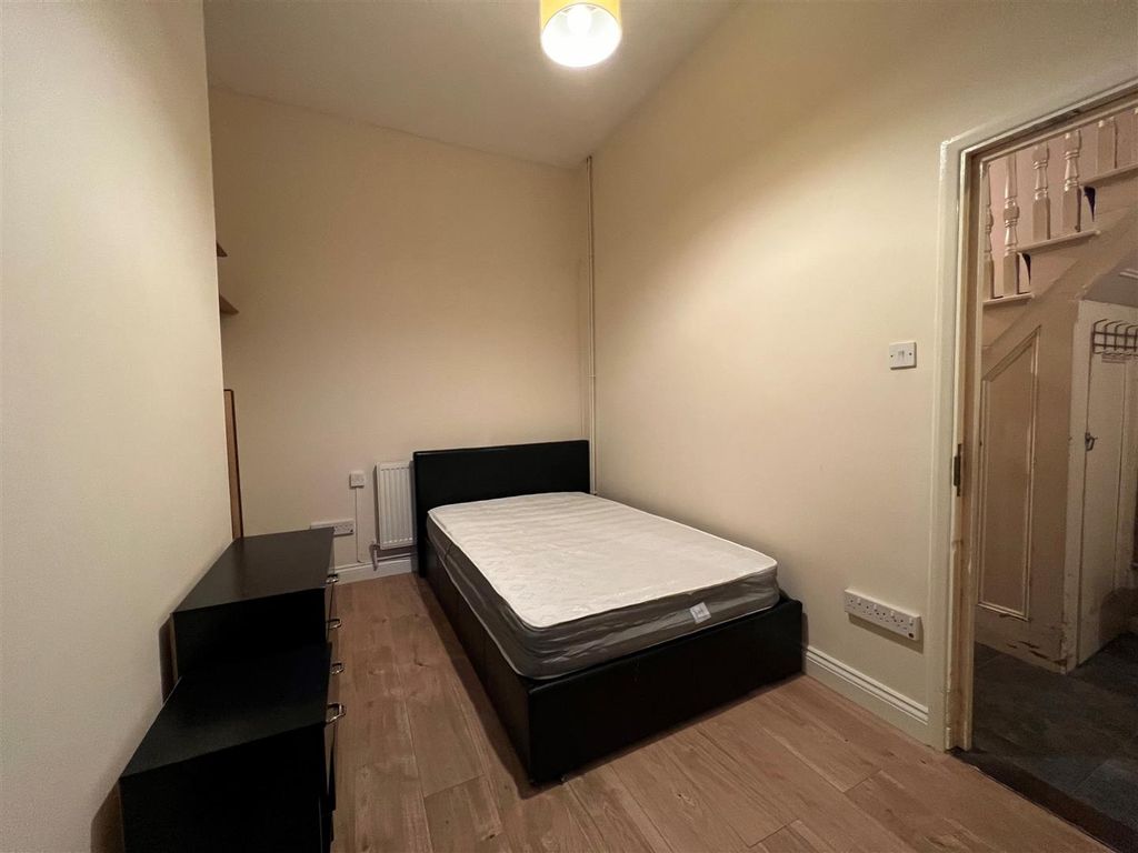 Property photo 3 of 6 Room 22.Jpg