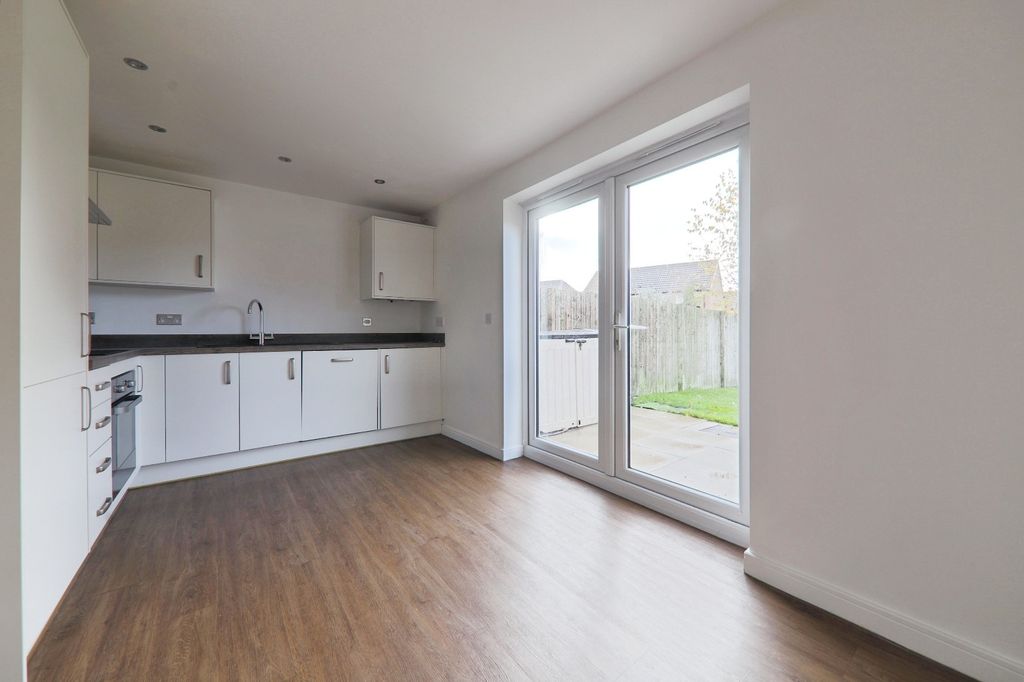 Property photo 2 of 12 4552313