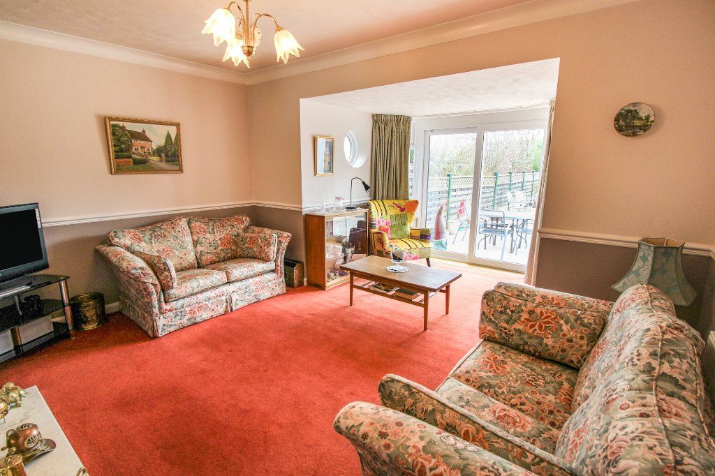 Property photo 2 of 14 Lounge