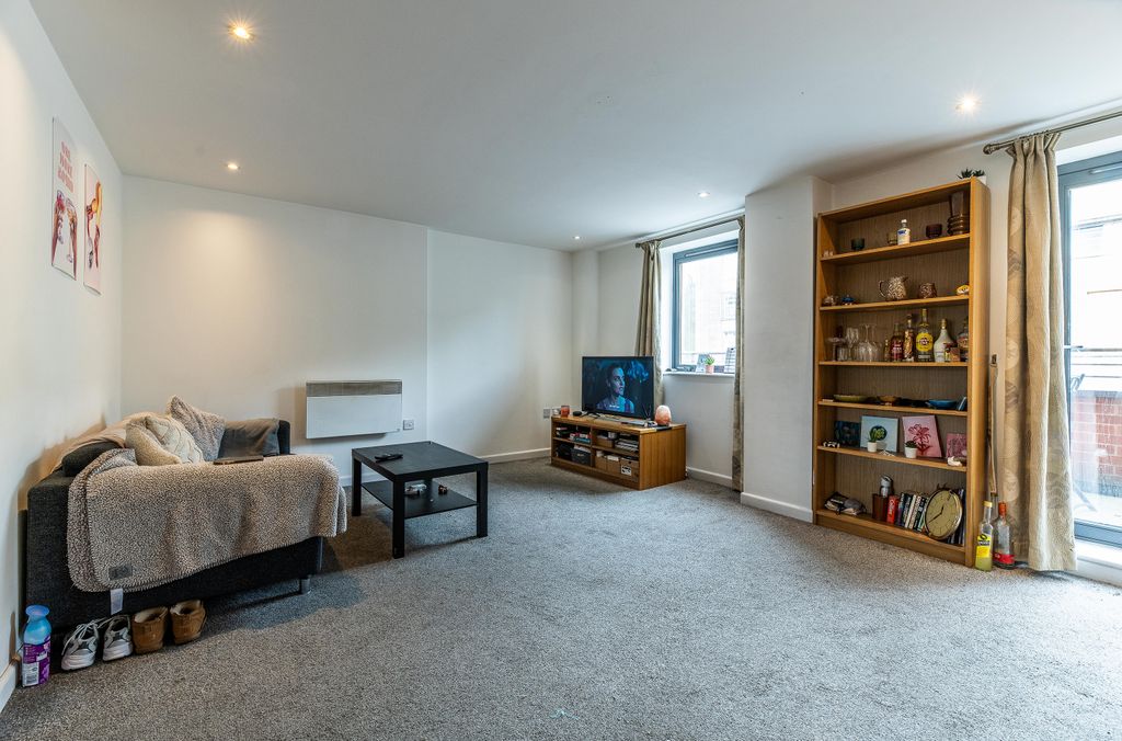 Property photo 2 of 13 104 Cymbeline House 009