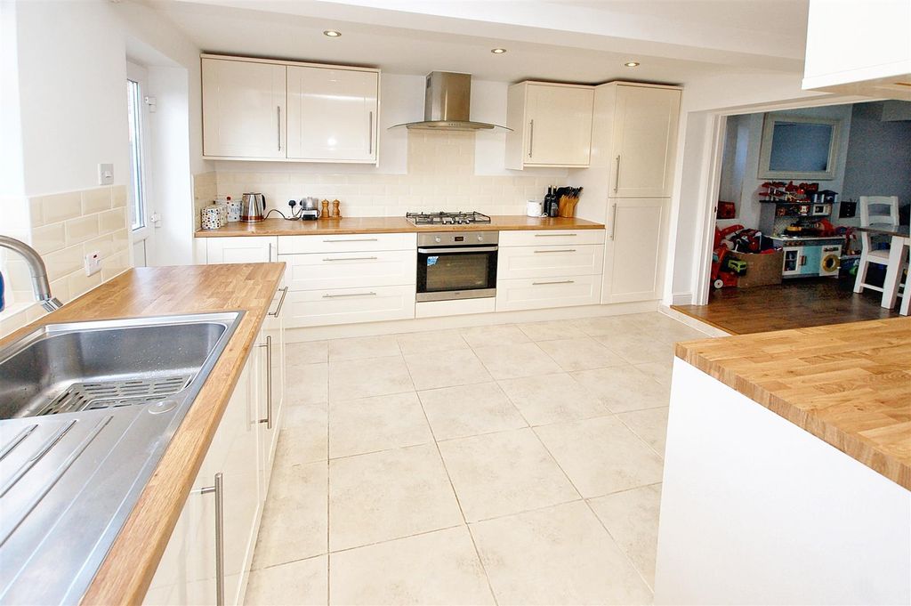 Property photo 3 of 21