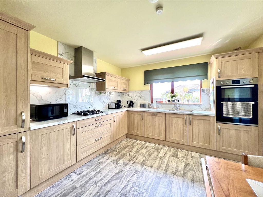 Additional image 11 of 3 bed detached bungalow for salePlayer Drive, Kingseat KY12