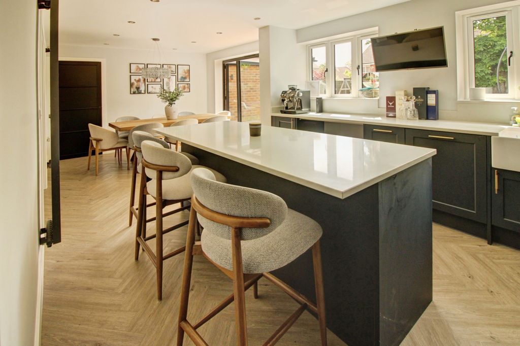Property photo 3 of 20 Kitchen