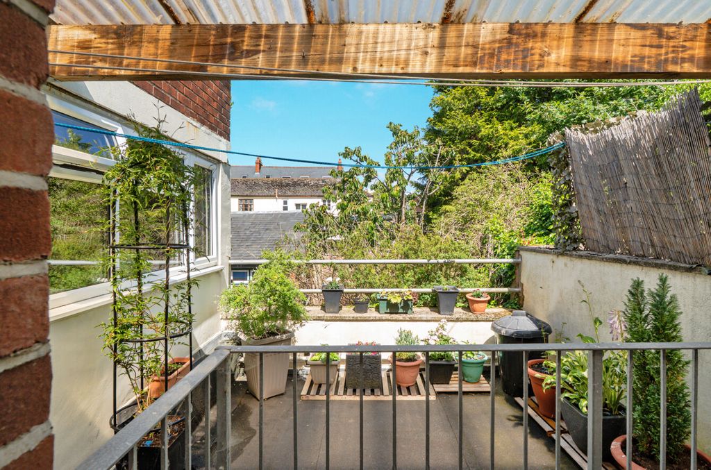 Property photo 3 of 14 Apartment Garden
