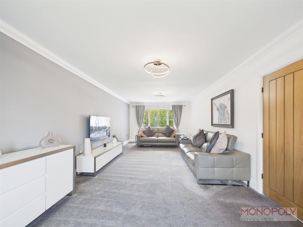 Property photo 3 of 24 Cam03815G0-Pr0430-Still004.Jpg