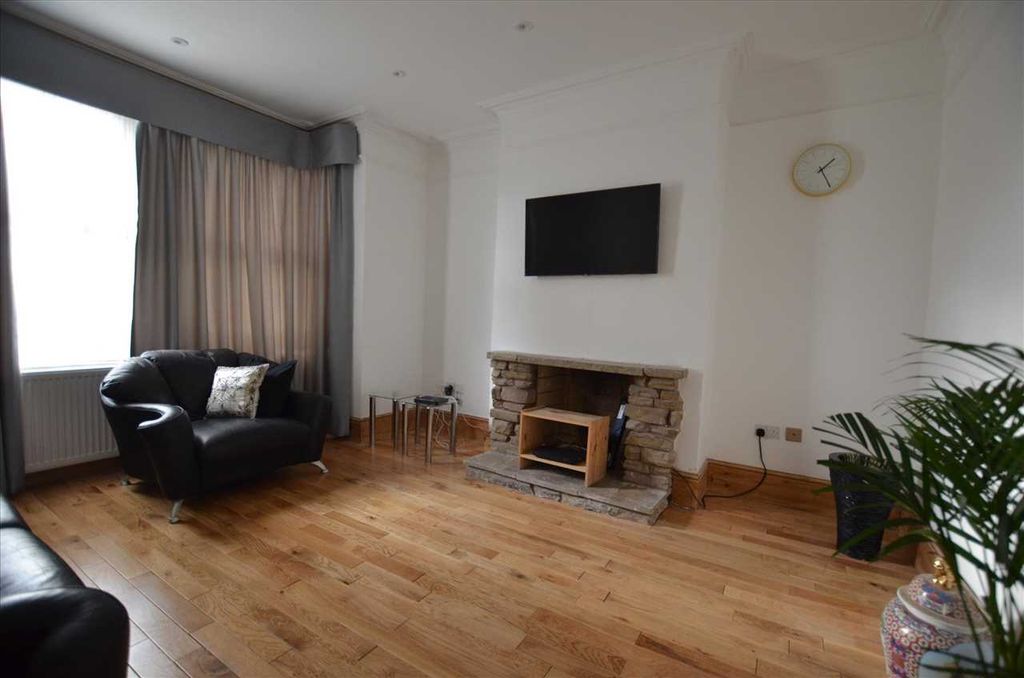 Property photo 2 of 5