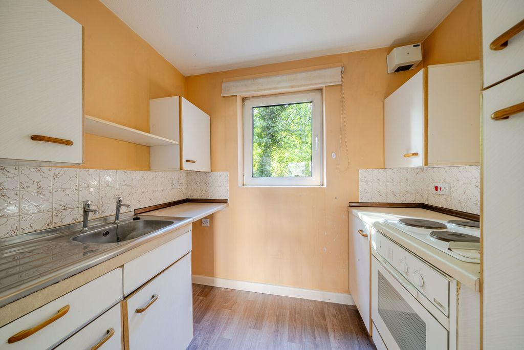Property photo 2 of 10 1358649-5-68d10B4...