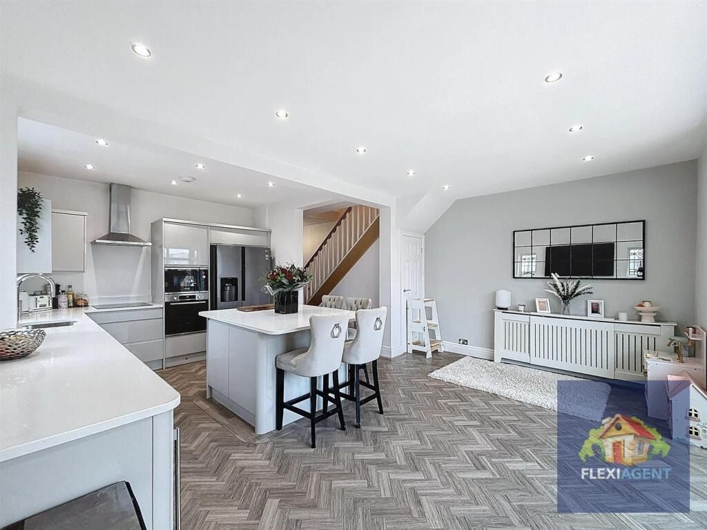 Property photo 2 of 21 4267478