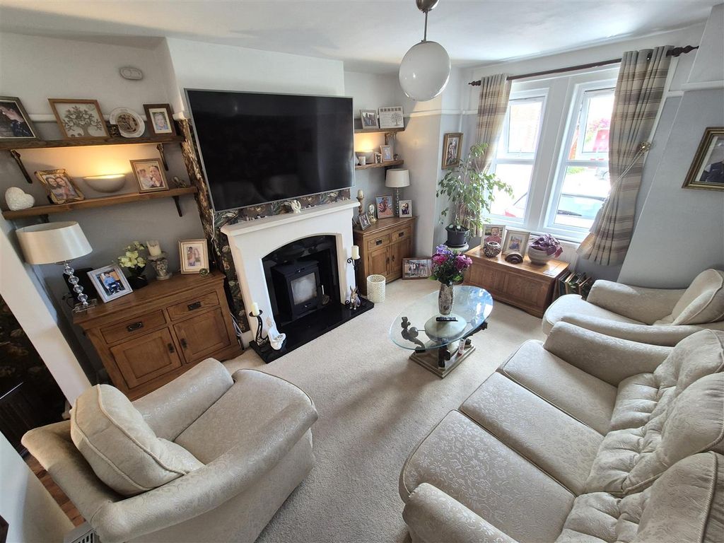 Property photo 2 of 17 76Upplo.Jpg