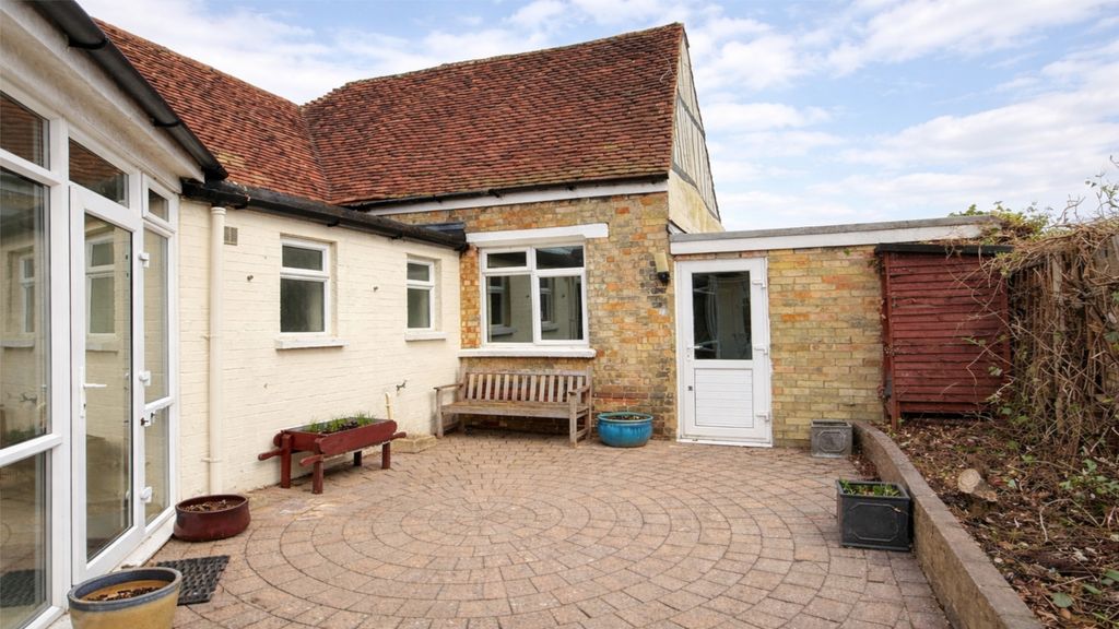 Property photo 2 of 23 Courtyard (2)