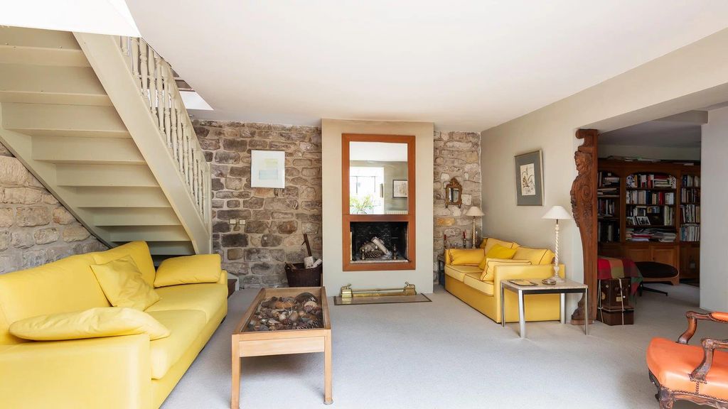 Property photo 3 of 19 Image