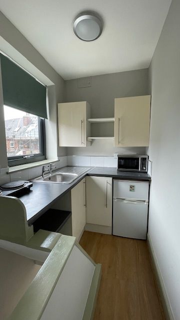 Property photo 3 of 8 Kitchen