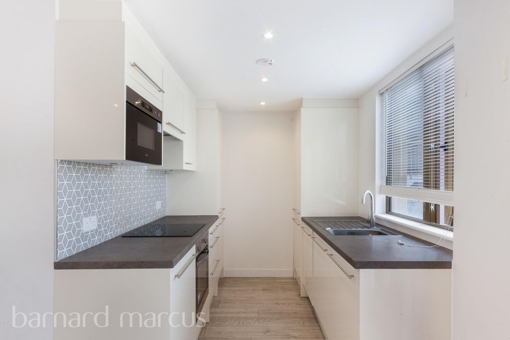 Property photo 2 of 6 Kitchen