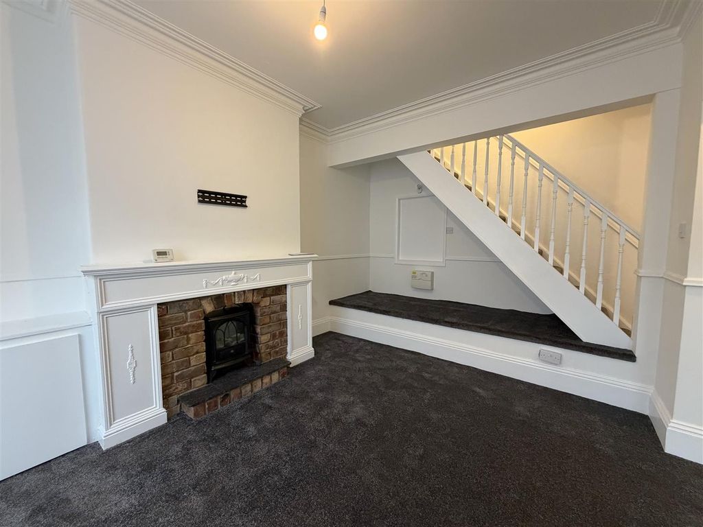 Property photo 3 of 13 Lounge
