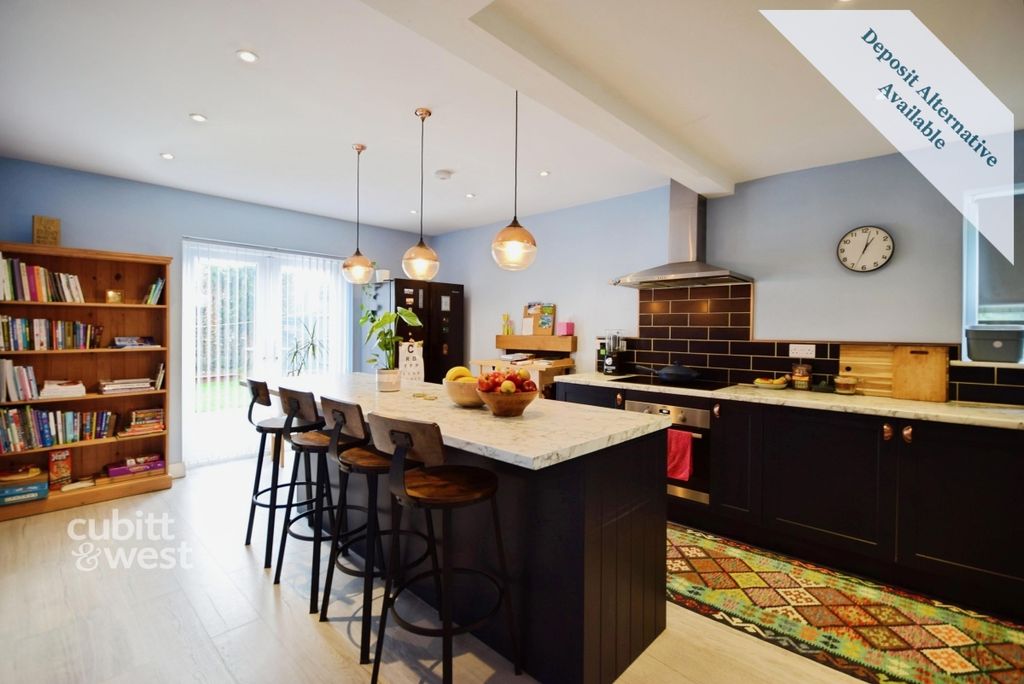 Property photo 3 of 19 1 Parklands Avenu...