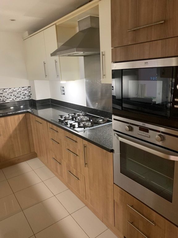 Property photo 2 of 9 Kitchen