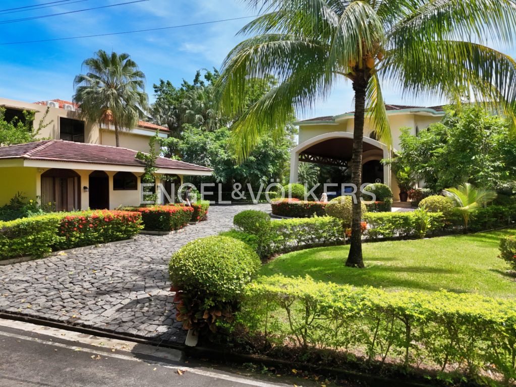 Property photo 2 of 52