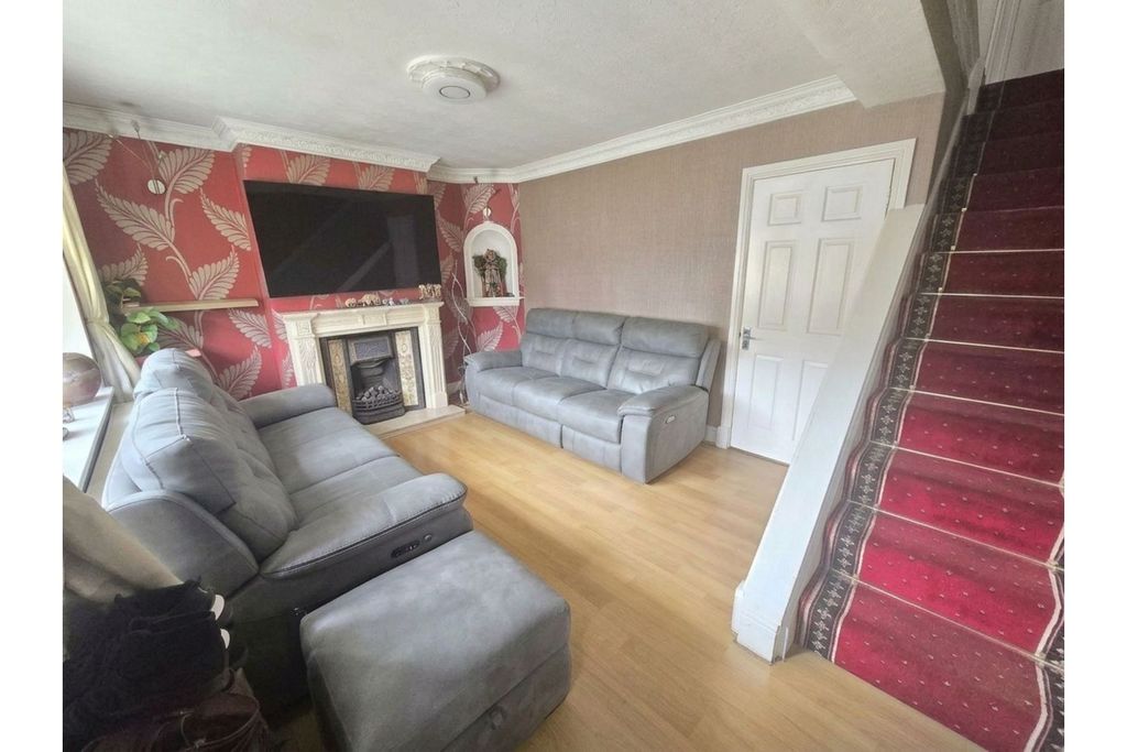 Property photo 3 of 11