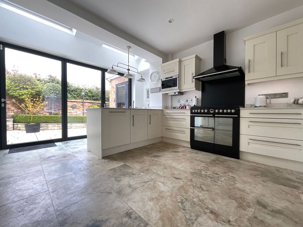 Property photo 2 of 33