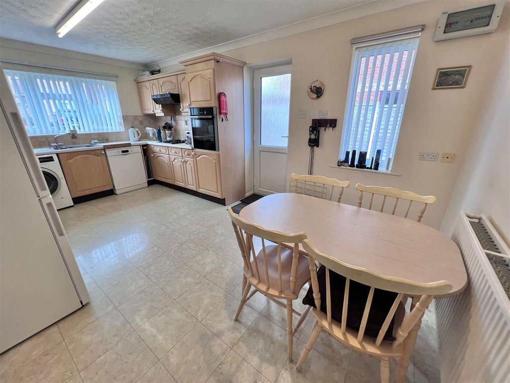 Property photo 3 of 15 Kitchen Diner 1.Jpg