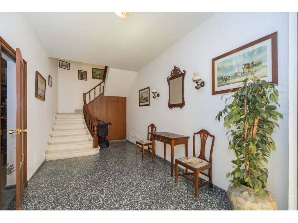 Property photo 2 of 30