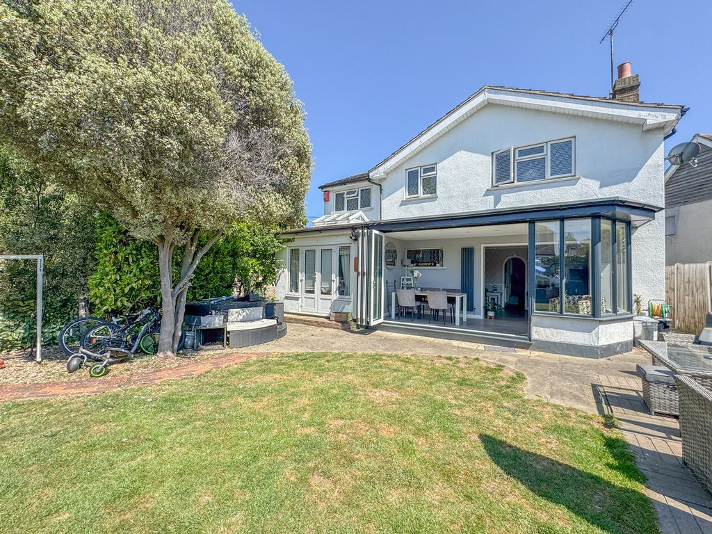 Property photo 2 of 28