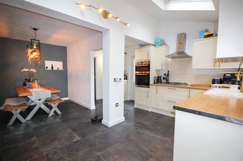 Property photo 2 of 23 Picture No. 15