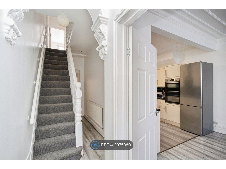 Property photo 2 of 15 Corridor