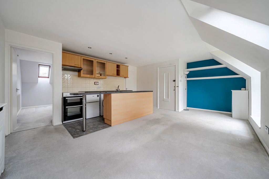 Property photo 2 of 10 1394850-5-694A911...