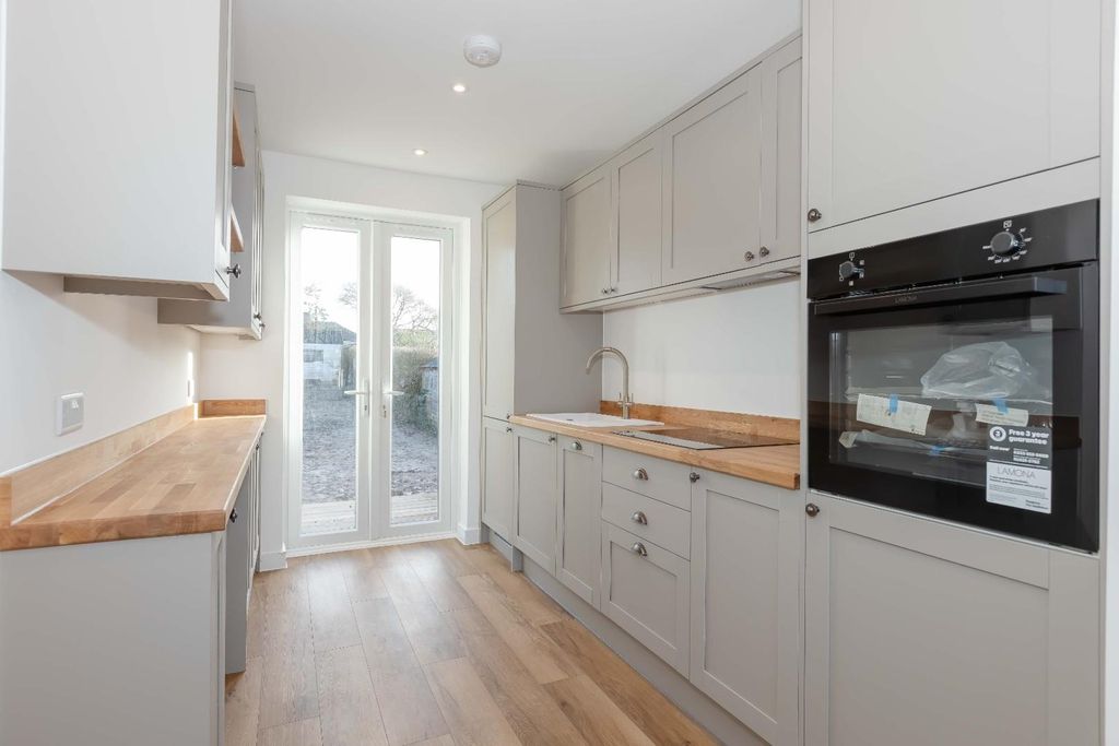 Property photo 2 of 17 Herbert Rd_7.Jpg