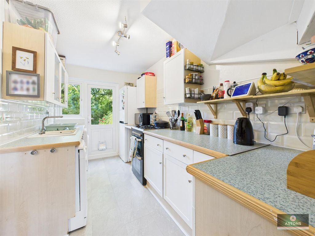 Property photo 3 of 14 Kitchen