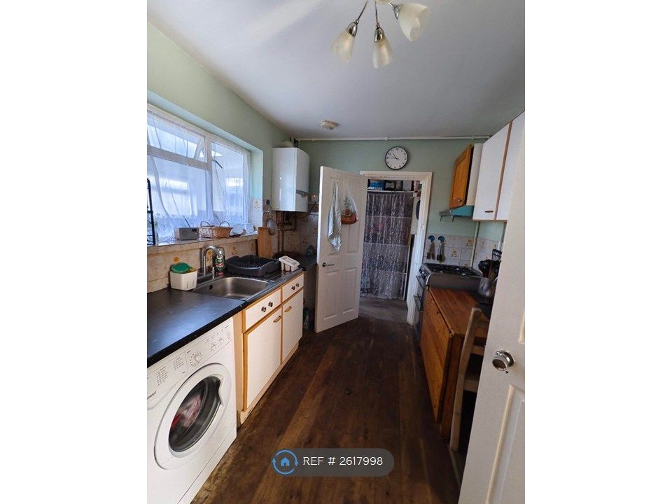 Property photo 2 of 10 Kitchen