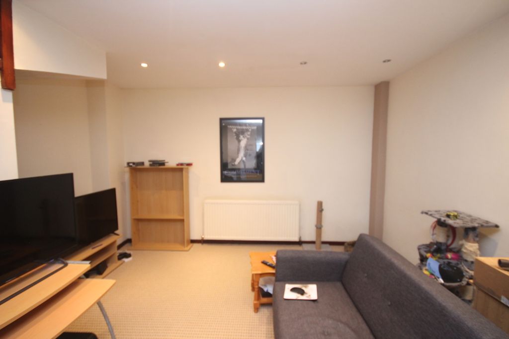 Property photo 3 of 6 Living Room