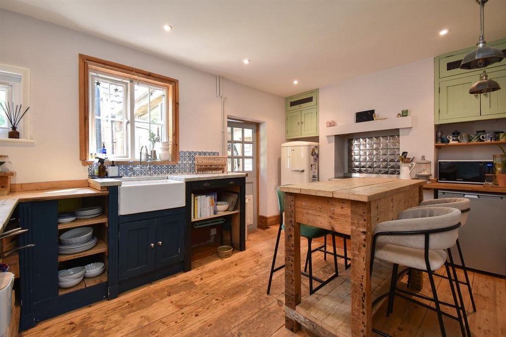 Property photo 3 of 26 Kitchen/Breakfast Room