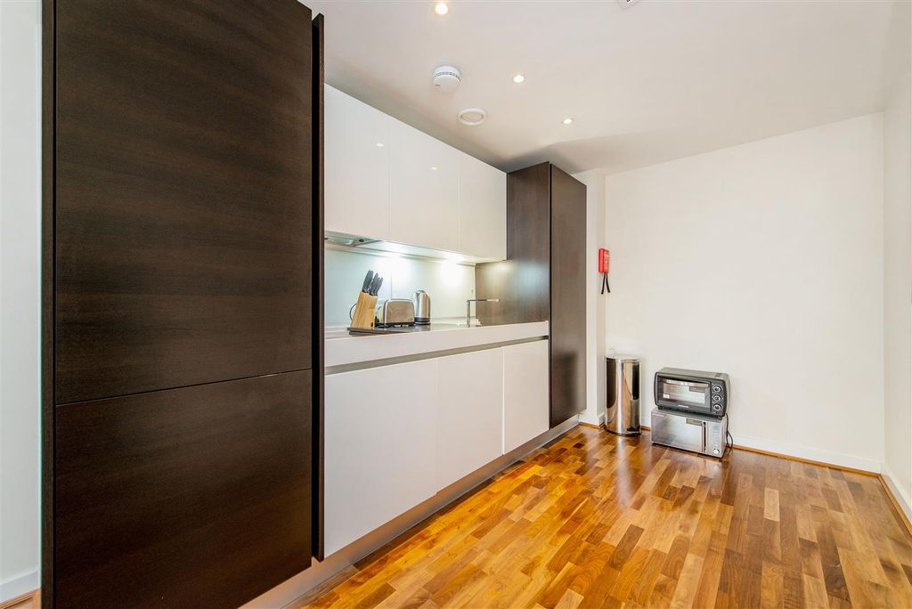 Property photo 2 of 9 Kitchen.Jpg