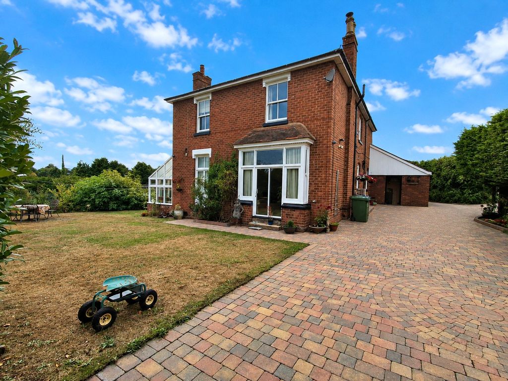 Property photo 1 of 34 Picture No. 32