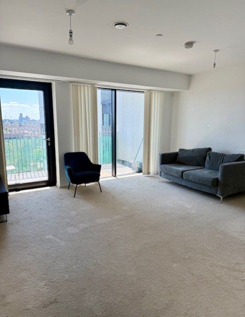 Property photo 1 of 10 Lounge