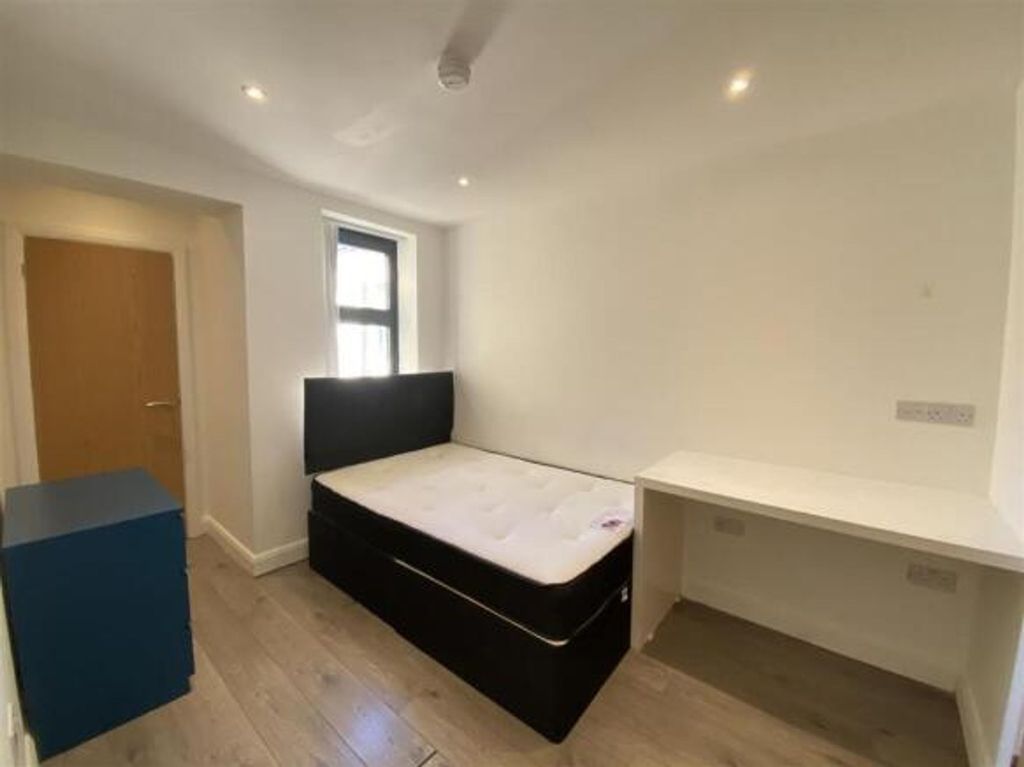 Property photo 2 of 9 Double Bedroom