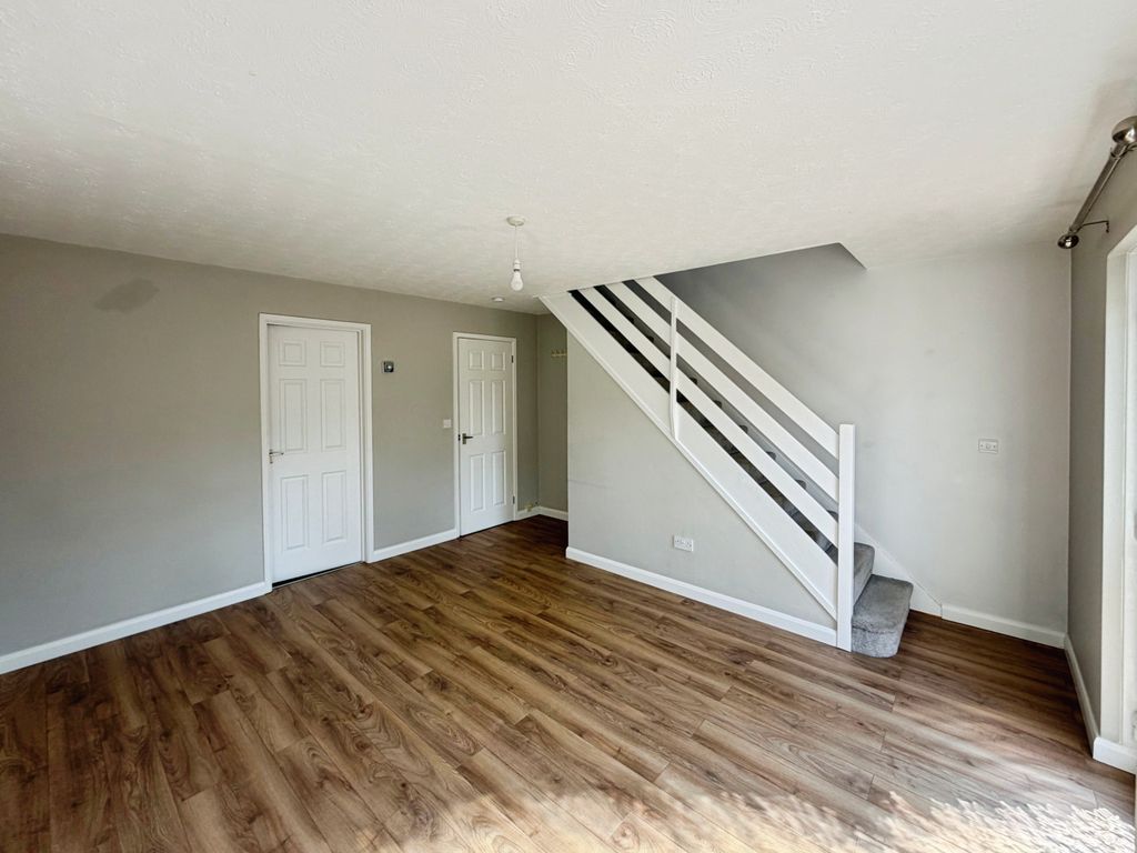 Property photo 3 of 10 Lounge