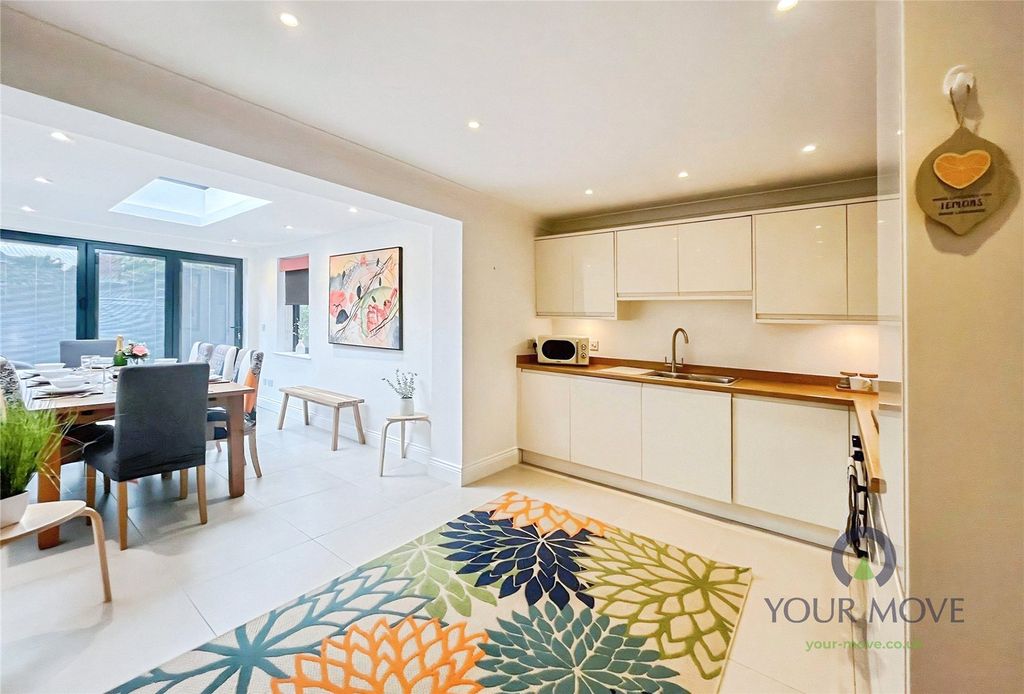 Property photo 3 of 21 Kitchen