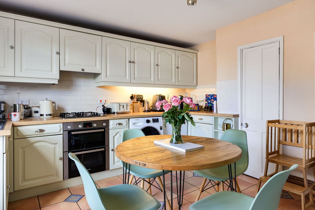 Property photo 2 of 25 Kitchen/Breakfast Room
