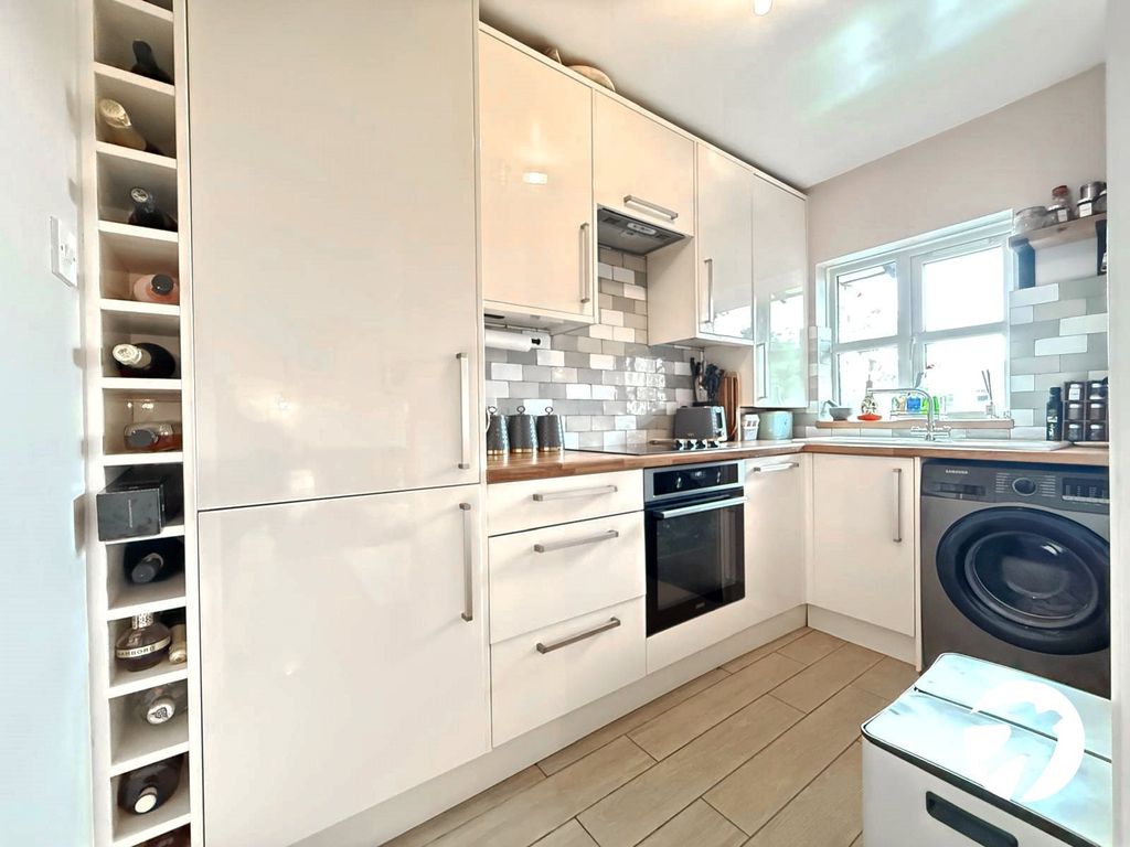 Property photo 3 of 18 Picture 3