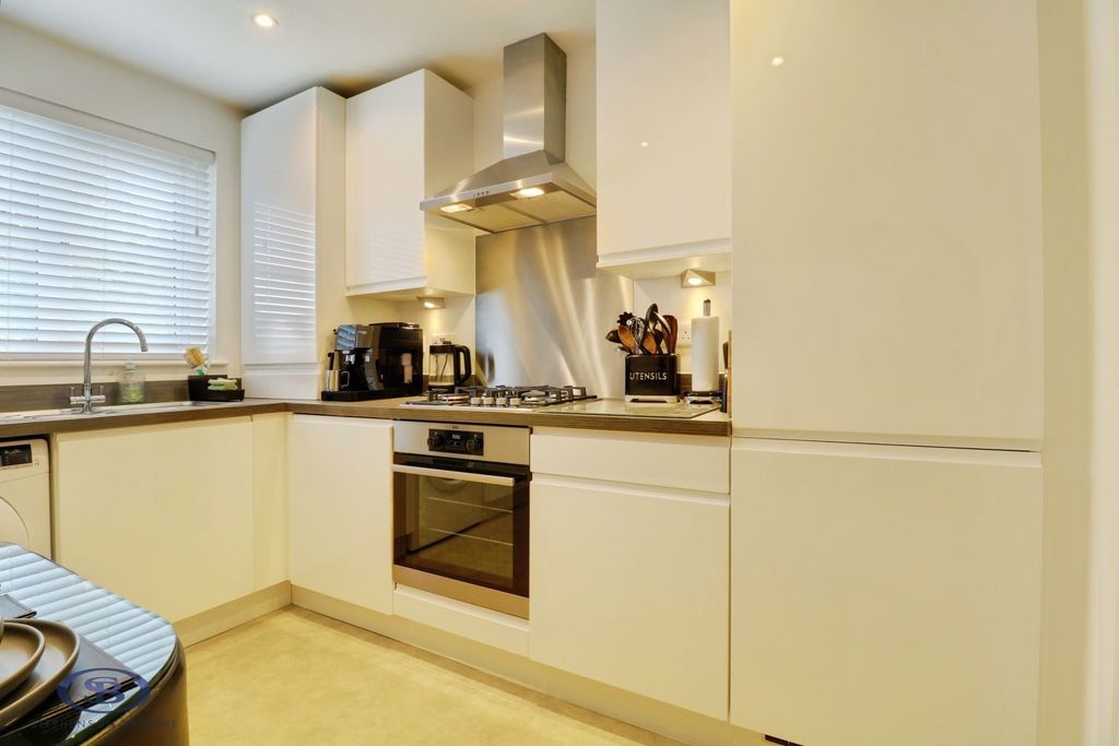 Property photo 2 of 16 Pbox-Img.Jpg
